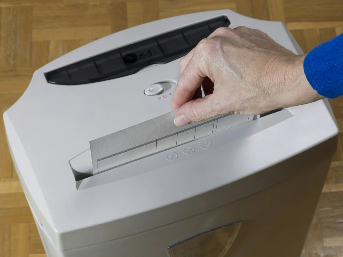 Czym różnią się niszczarki dokumentów od systemów do niszczenia dokumentów?